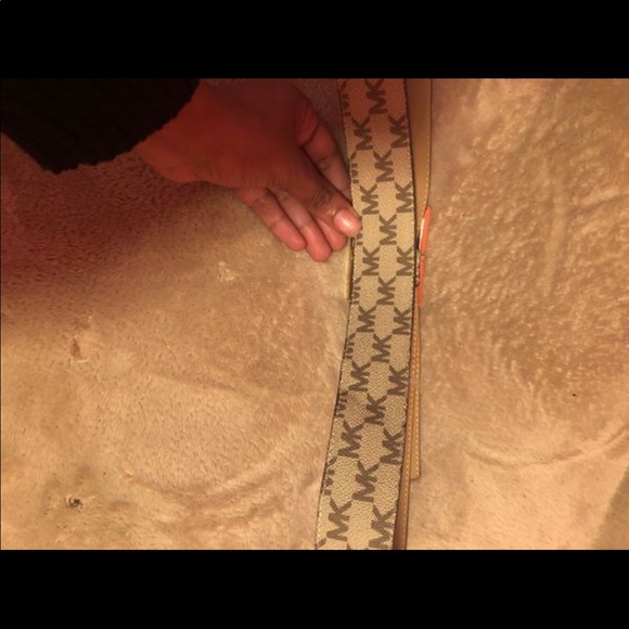 Michael kors belt size L worn once - Picture 3 of 3